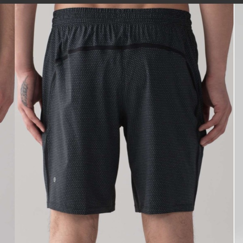 Lululemon Pace Breaker Short *Linerless 9"
Razor Twill Fog Horn Darkside